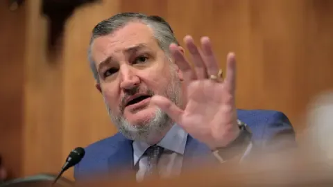 Senator Cruz Compares American Broadcast Regulator to ‘Mafioso’ on Jimmy Kimmel Program